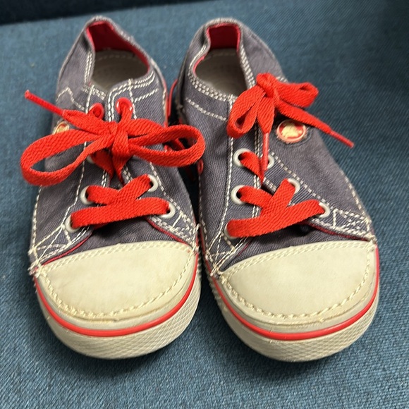 Boys canvas crocs size 13 - Picture 2 of 8